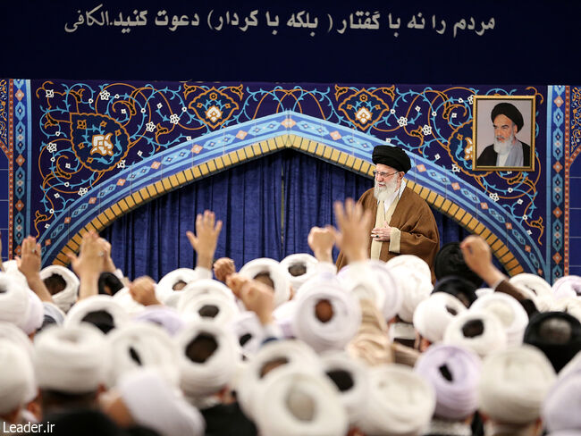 رهبر انقلاب اسلامی : « این مردم حتی با ظواهر متفاوت، مؤمنند و دلشان با خداست . باید  قدر آنان را دانست و عمیقا به آنها محبت ورزید»