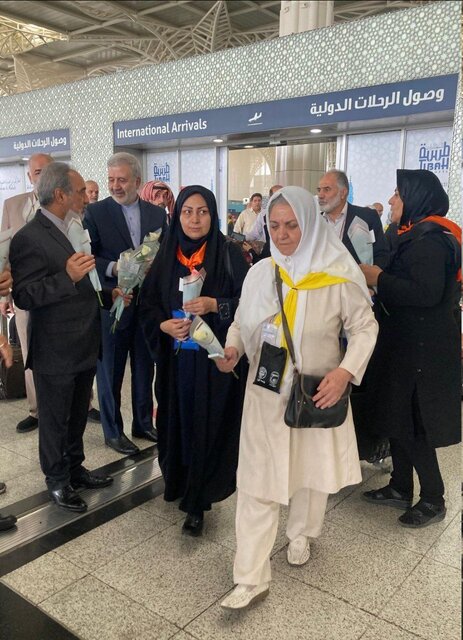 ورود اولین گروه عمره گزاران ایرانی به مدینه منوره ورود اولین گروه عمره گزاران ایرانی به مدینه منوره