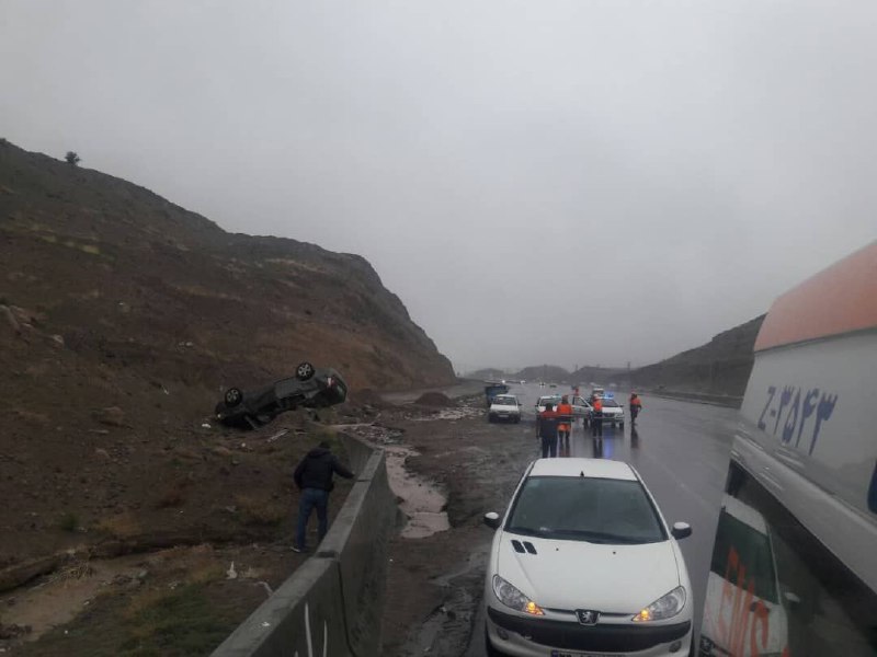 بر اثر دو مورد واژگونی خودرو در محدوده تبریز
