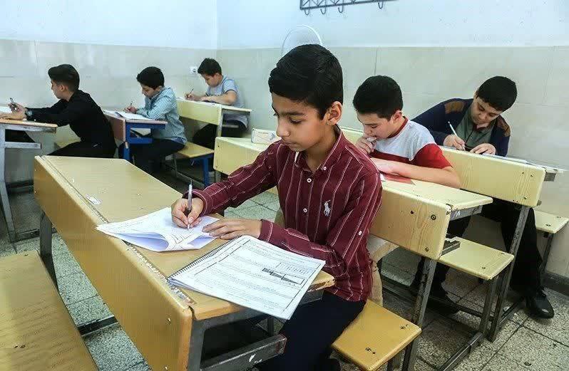 آموزش و پرورش: معدل و نمرات امتحانی دانش‌آموزان را «عامدانه» اعلام کردیم