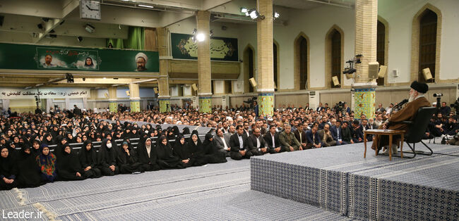 رهبر انقلاب در دیدار معلمان ؛ ترمیم سند تحول با استفاده از نخبگان داخل و خارج آموزش و پرورش، باید مستمر ادامه یابد رهبر انقلاب در دیدار معلمان ؛ ترمیم سند تحول با استفاده از نخبگان داخل و خارج آموزش و پرورش، باید مستمر ادامه یابد