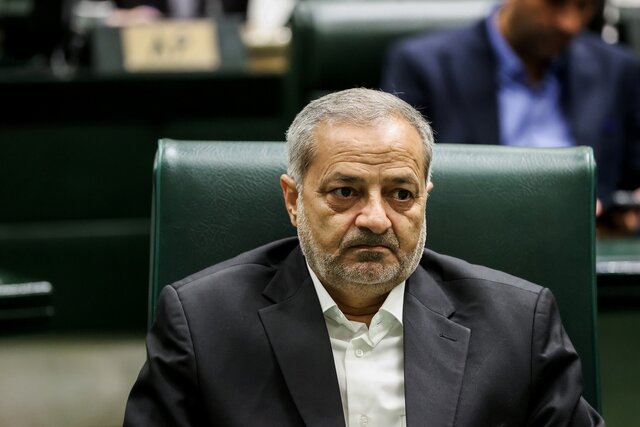 کاظمی: آموزش و پرورش باید از فضای سیاست زده