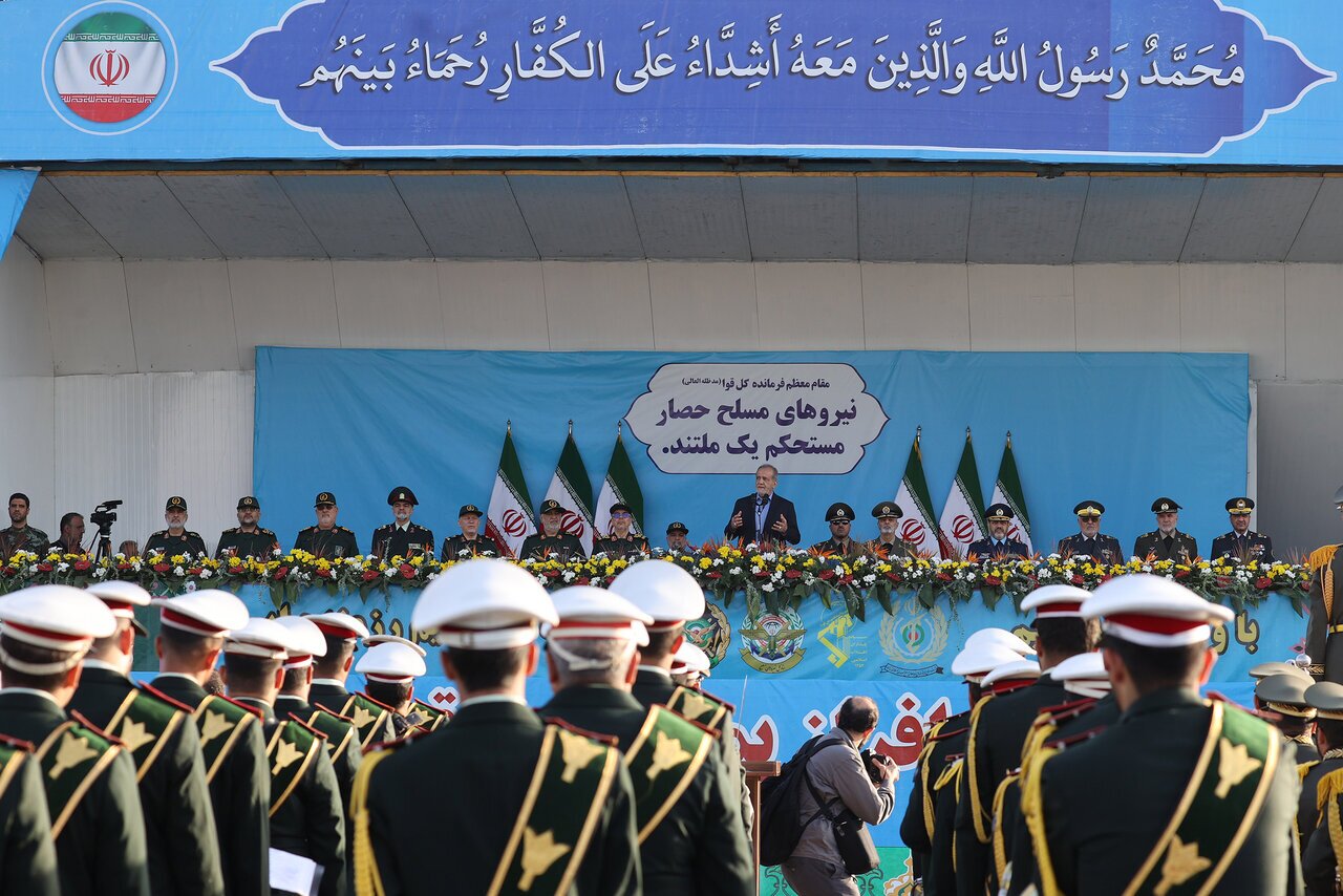 پزشکیان در رژه نیروهای مسلح: امروز هیچ اهریمنی جسارت اینکه بخواهد به خاک عزیزمان تجاوز کند در ذهنش هم نمی‌گنجد