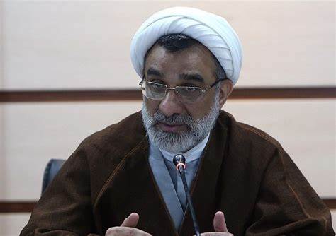 خسروپناه: هنرمندان یا استادان ممنوع‌الکار، به شرط آنکه تظلم‌خواهی