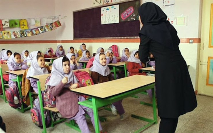 ورود دانشجو معلمان دانشگاه فرهنگیان به کلاس‌های درس