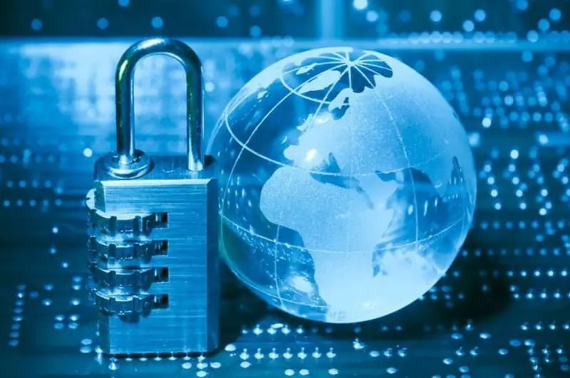 وزیر ارتباطات: رفع فیلترینگ ضروری استستار هاشمی:🔹اختلافاتی در مسئله