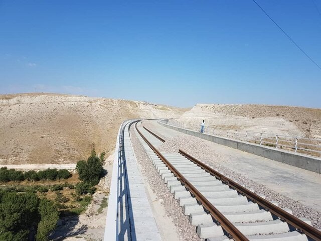 سوت قطار میانه – اردبیل ۷ ماه دیگر به صدا در می آید