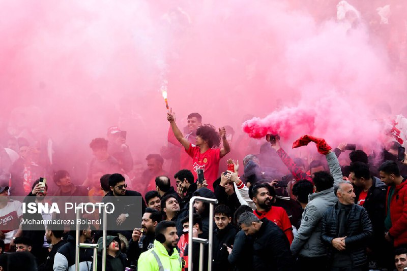 ۲تماشاگر زن مسابقه پرسپولیس تراکتور بازداشت شدند