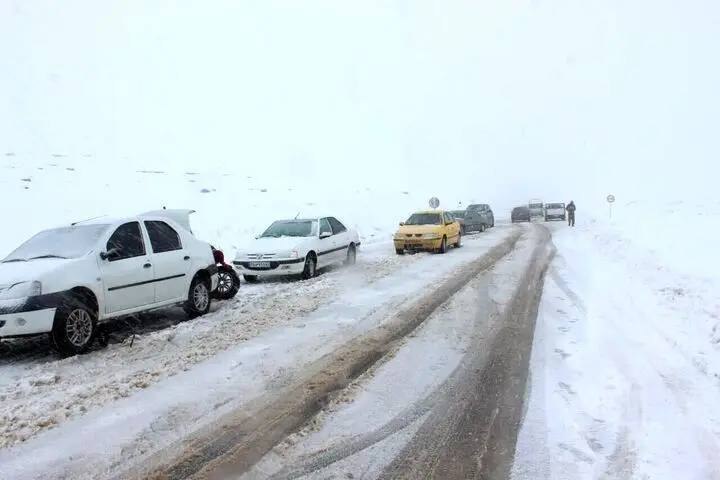 تمام جاده های آذربایجان‌شرقی برفی است