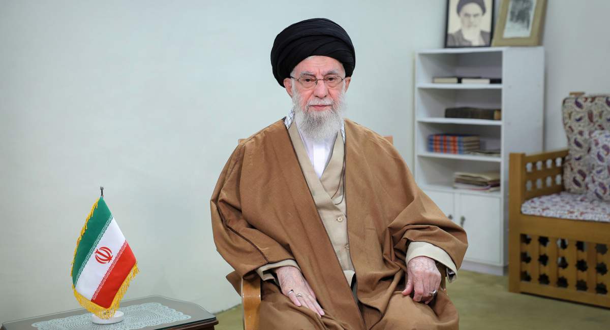 رهبر معظم انقلاب اسلامی سال ۱۴۰۴ را سال «سرمایه‌گذاری برای تولید» نام نهادند
