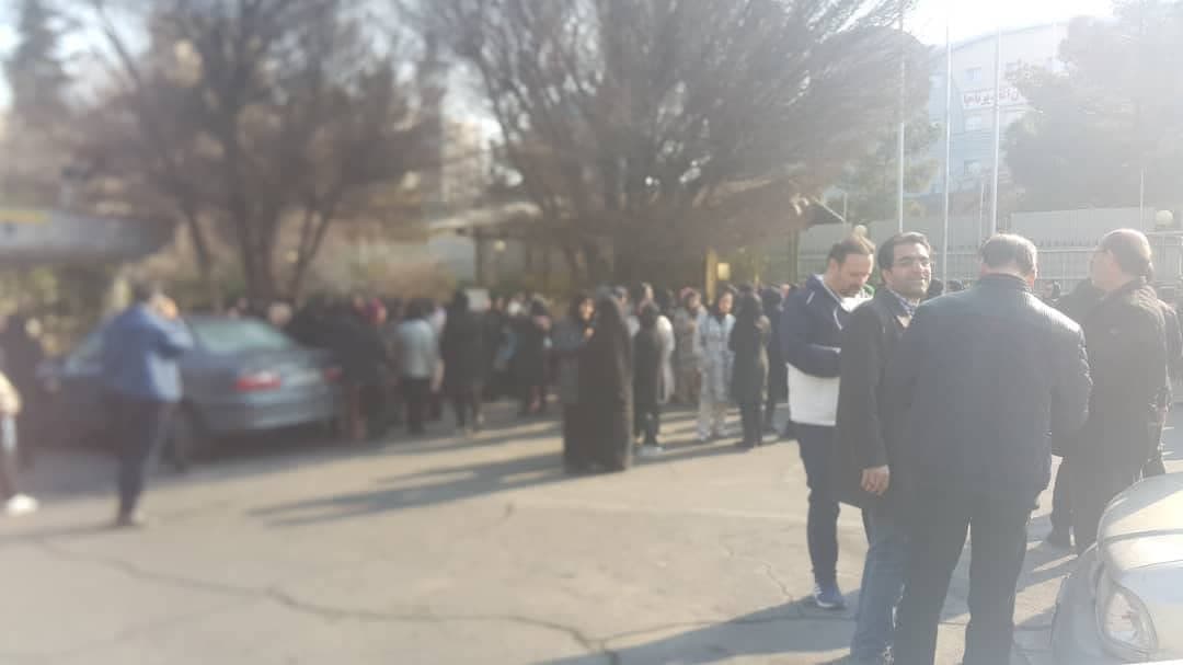 تجمع اعتراضی کادر بهداشت در تبریز!