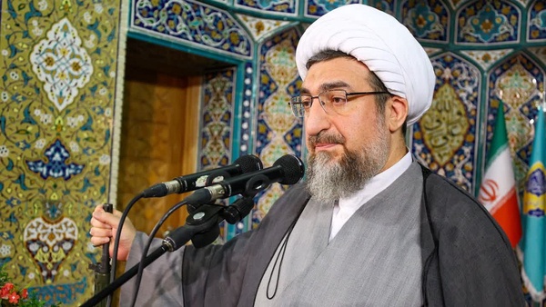 اقدام رئیس‌جمهور در عزل معاونش به خاطر سفر خارج بجا و قابل تقدیر است