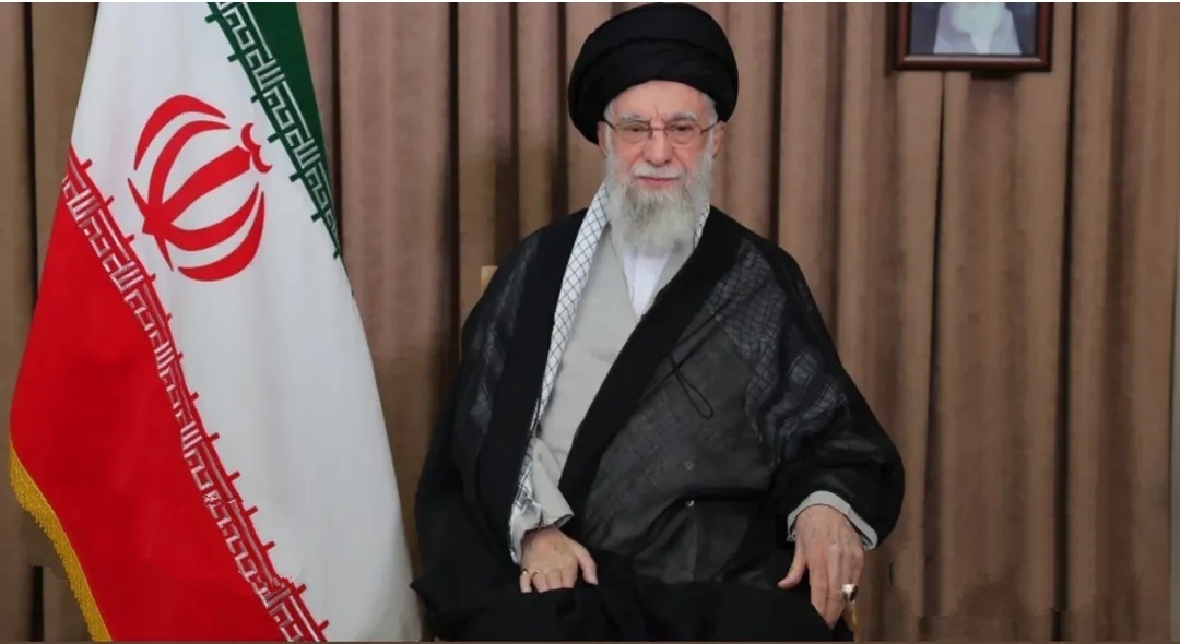 ملت نود میلیونی، یک‌صدا، شانه به شانه و بدون هیچ‌گونه تفاوتی در خواسته‌ها و اهداف خود یکپارچه ایستادند، شعار دادند، از اقدام نیروهای مسلح حمایت کردند