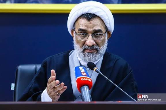 کسی نمی‌تواند بگوید استاندار یا امام‌جمعه‌ام و کنسرت لغو کند